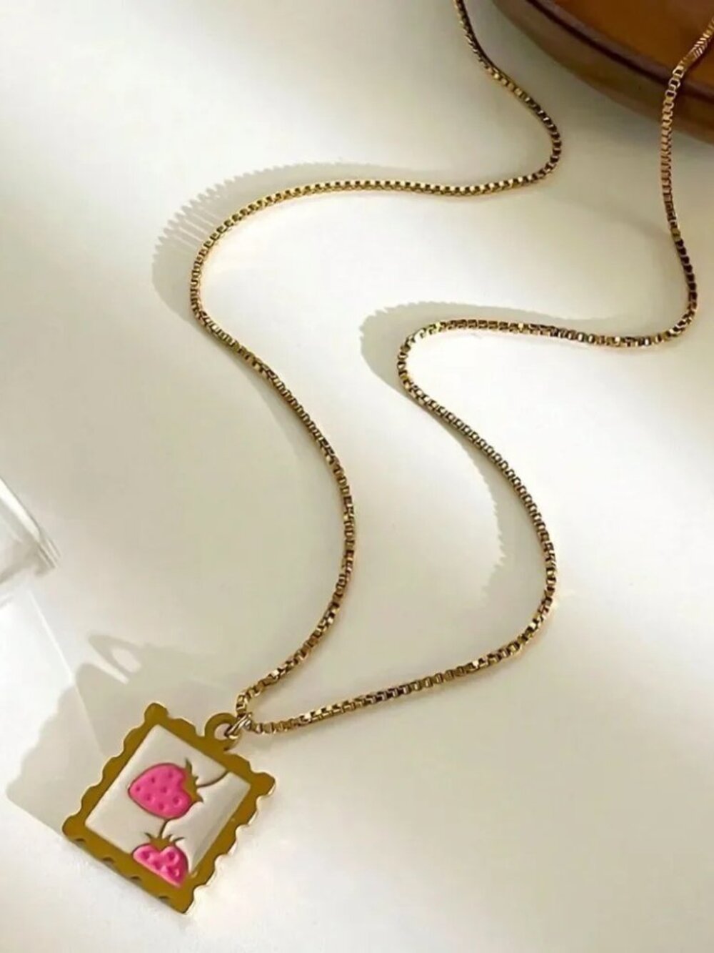Strawberry Pendant Necklace Q70